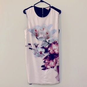 Gorgeous dress. I wore to a wedding once. Excellent condition.